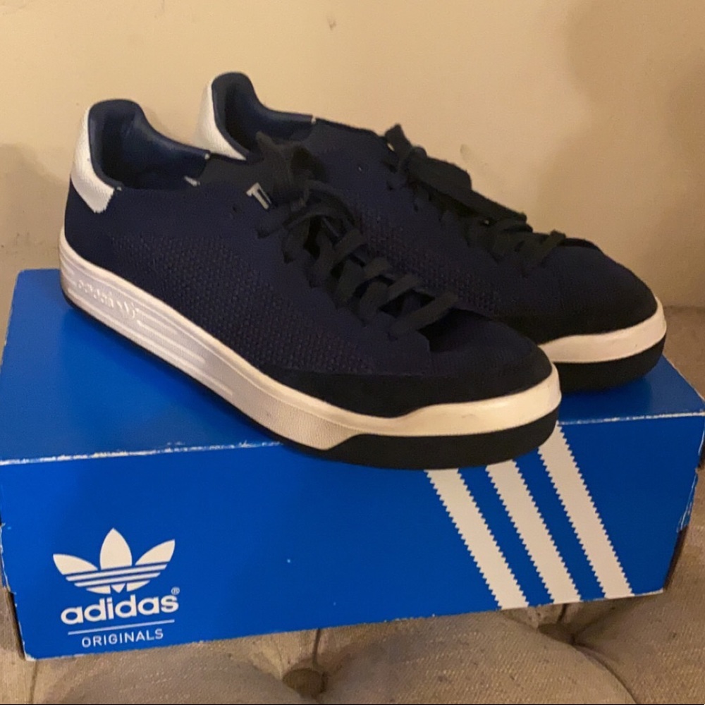 Adidas Rod Laver casual shoes